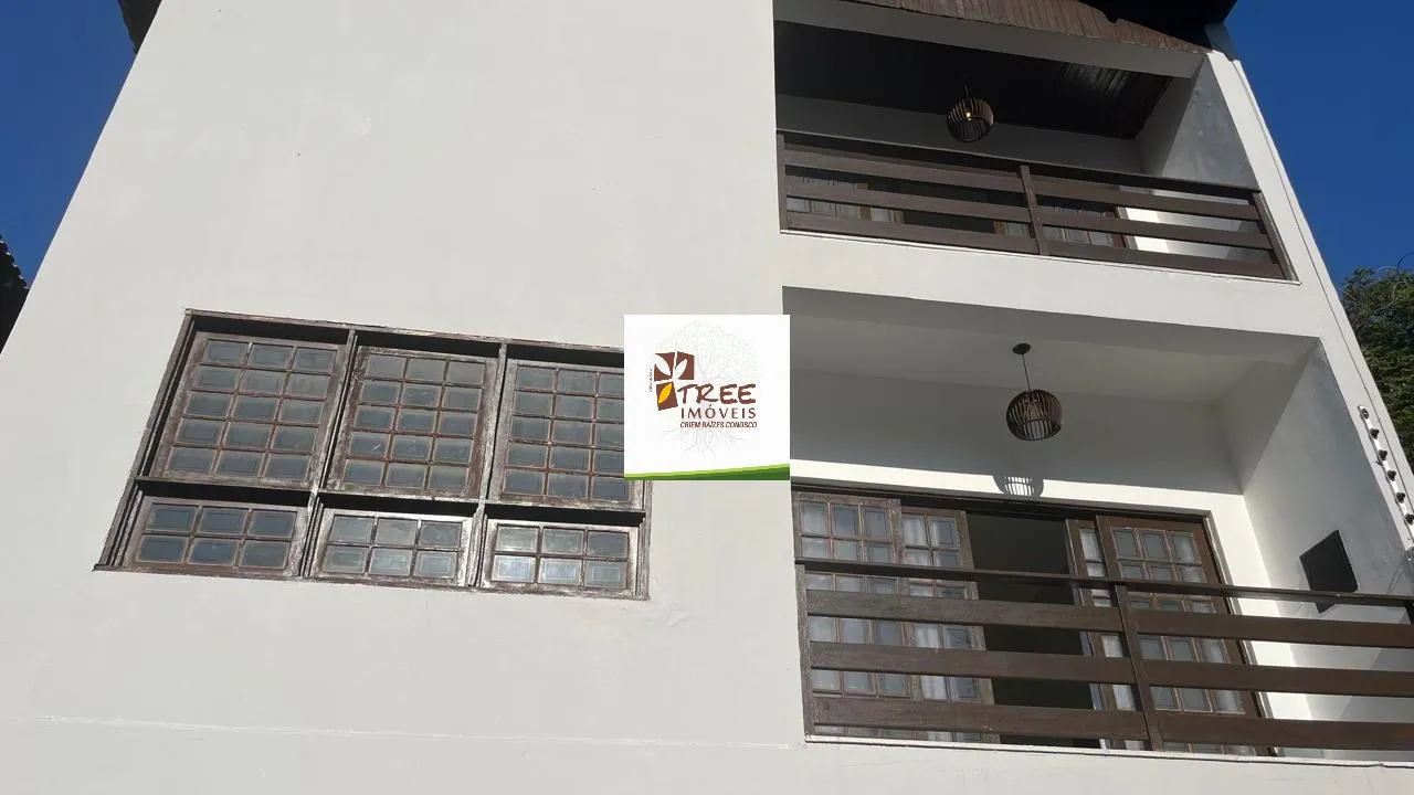 Imagem LOCAÇÃO DE SOBRADO NO ARUJAMÉRICA, EM ARUJÁ/SP, 450m² com 4 quartos, suíte com A/C, varanda, 4 salas, quintal, lavandeira e 4 vagas. CONSULTE-NOS.