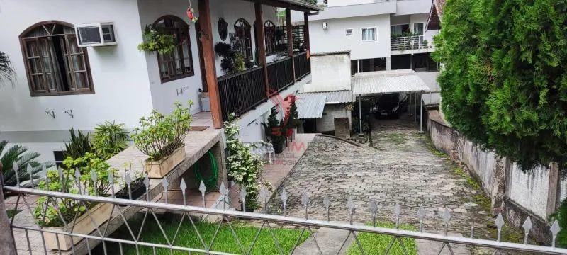 Imagem Casa 4 dormitórios 130m² 2 vagas Do Salto Blumenau/SC