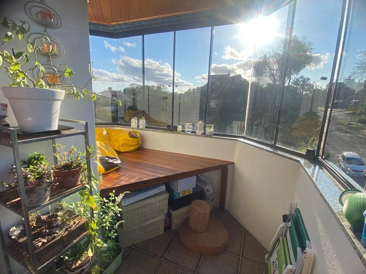 Imagem Excelente apartamento 3 dormitórios sendo 01 suíte, Sacada e com Òtima Posição Solar