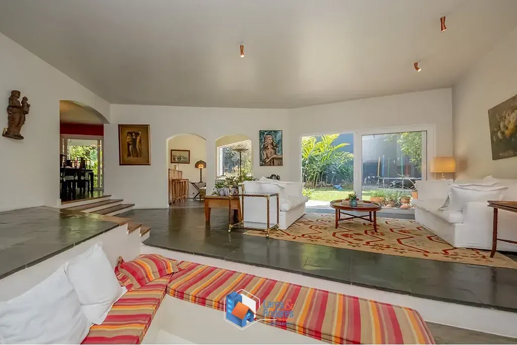 Foto do imóvel Casa à venda 4 Quartos 2 Suites 6 Vagas 295M² Real Parque São Paulo - SP em Rua Joaquim Cândido de Azevedo Marques