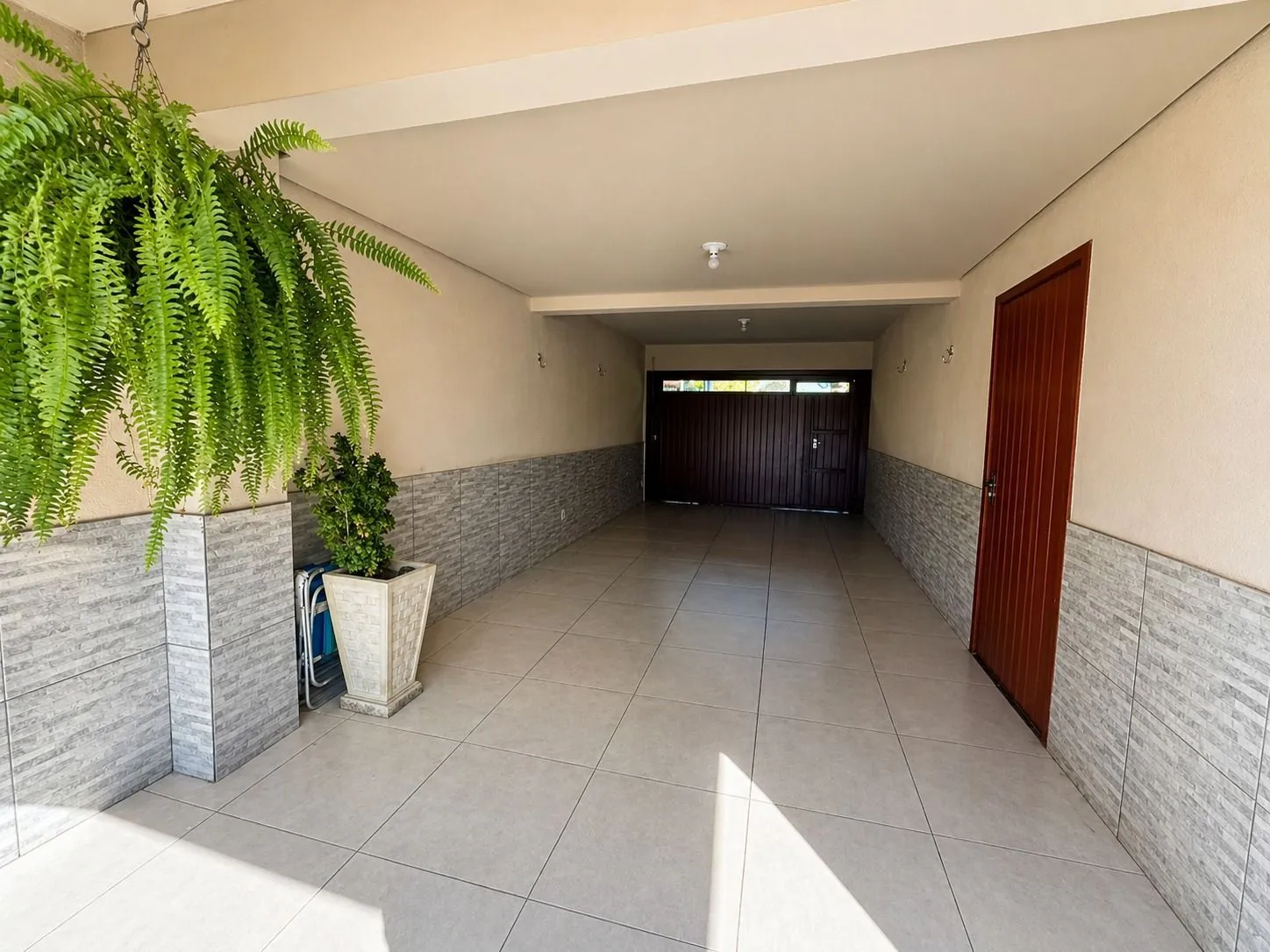 Imagem Luxuosa Residência no Cantegril | 4 Dormitórios, 3 Suítes, 273m² e 8 Vagas