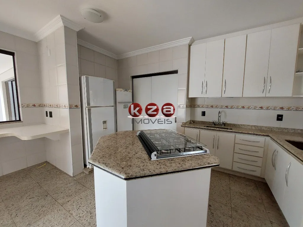Imagem Imponente casa de alto padrão em condomínio à venda em Valinhos-SP, 4 quartos, 4 suítes, 3 salas, 8 banheiros, 4 vagas de garagem, 440m².