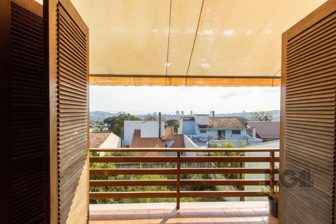Imagem Casa para Venda - 361.95m², 4 dormitórios, sendo 2 suites, 3 vagas - Nonoai