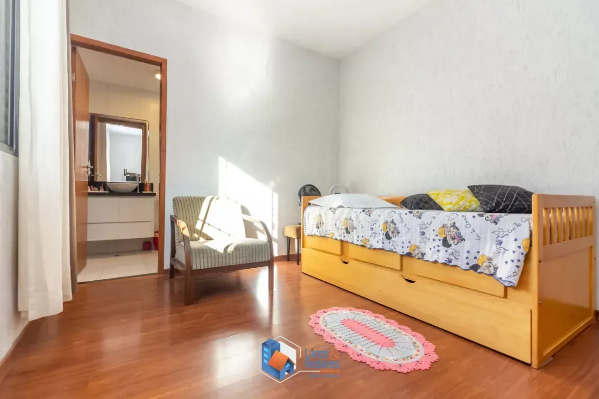 Imagem Casa para venda em Chácara Inglesa com 3 quartos, sendo 1 suíte, 187m²