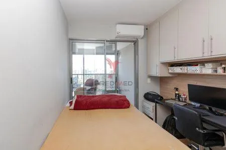 Imagem Vendo apartamento, 43m2, andar alto, com um quarto, uma vaga de garagem, Alto da Boa Vist