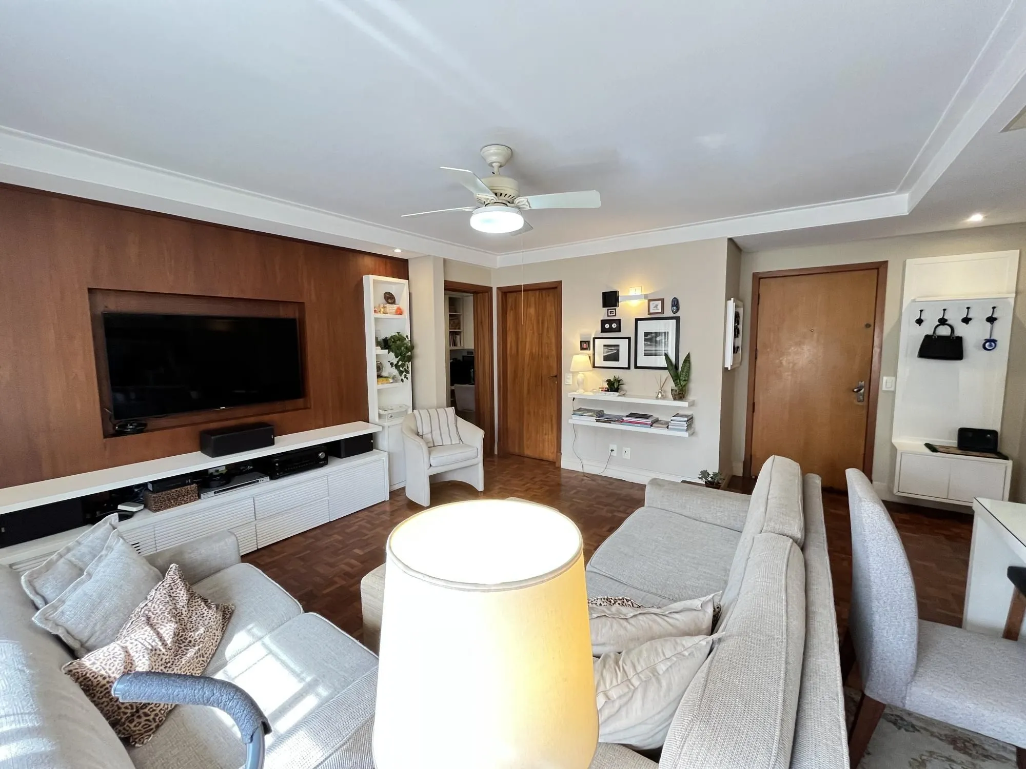 Imagem Apartamento de 2 quartos, suíte e 2 vagas de garagem no bairro Jardim Botânico.
