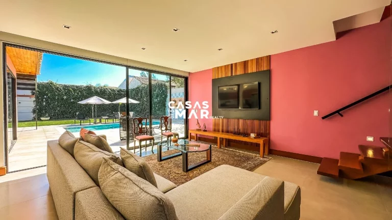 Imagem Casa Moderna para Temporada com 5 suítes, perto da praia em Geribá, Armação dos Búzios-RJ.