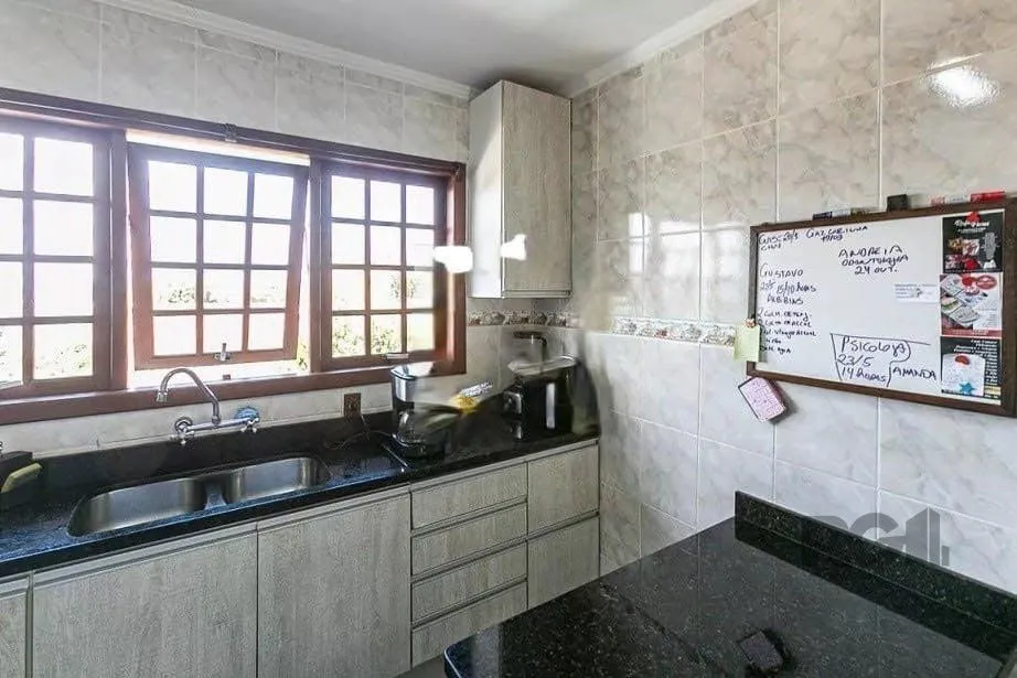 Imagem Casa com 161m² e 3 dormitórios com suíte, piscina no bairro Espírito Santo em PORTO ALEGRE