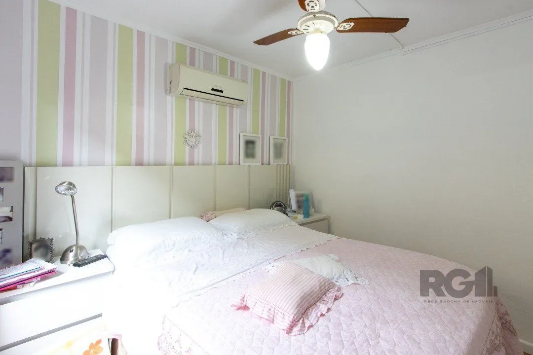 Imagem Casa térrea, 3 quartos, edícula, com 2 suites, pátio - Bairro Guarujá
