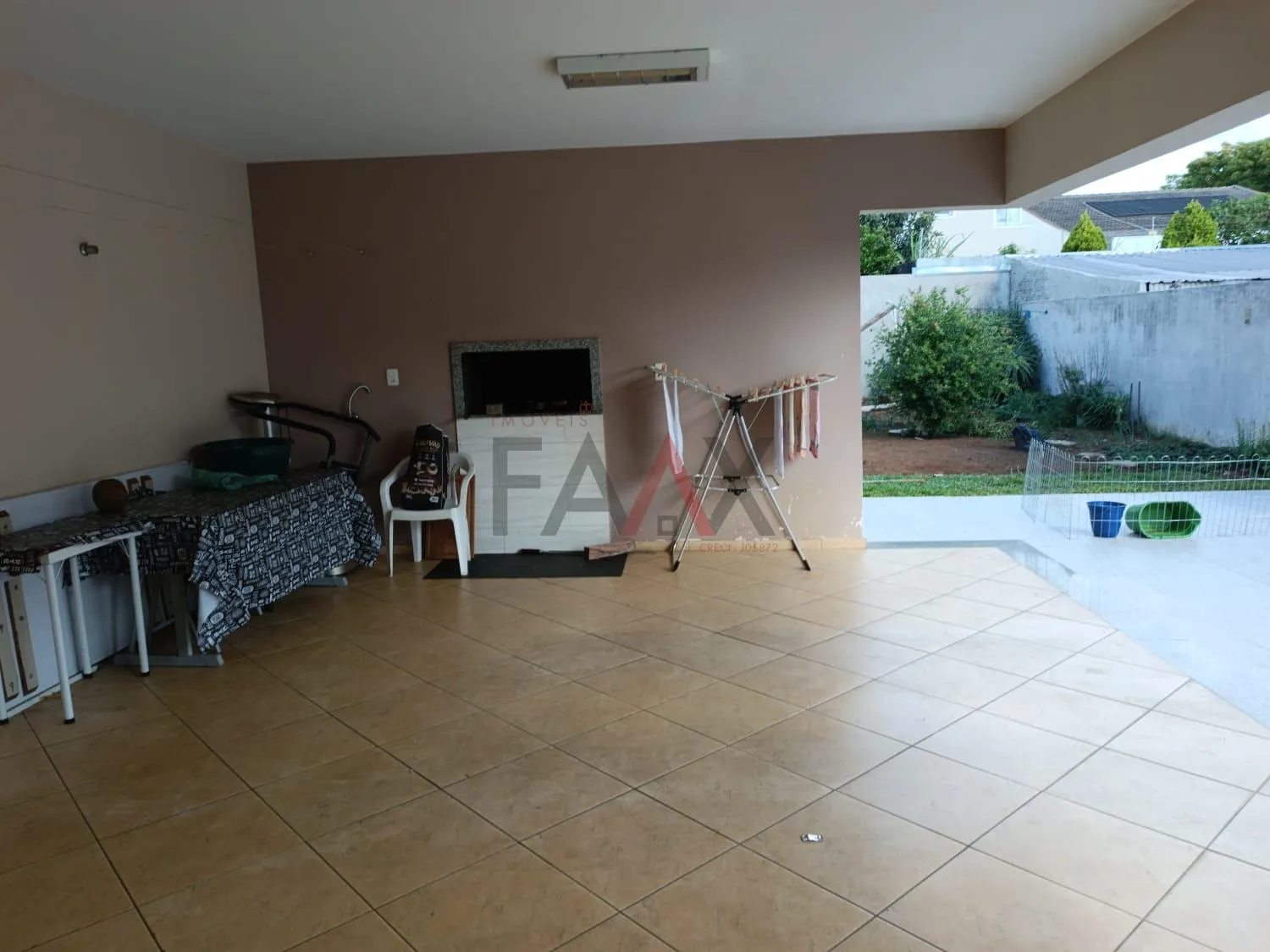 Imagem Linda casa em Bairro Privilegiado da cidade, com amplo terreno, DOS ESTADOS GUARAPUAVA PR