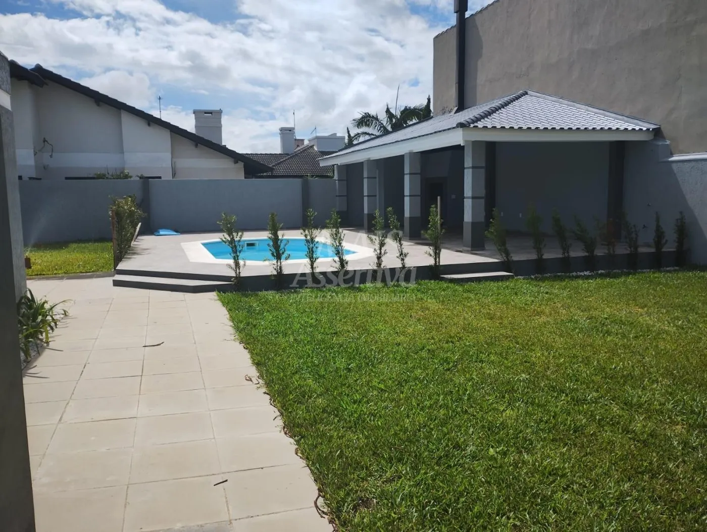 Imagem Excelente casa a venda em Tramandaí - 3 dormitórios, 2 vagas de garagem