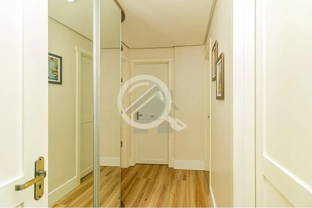 Imagem Apartamento amplo em andar alto com vista permanente e panorâmica da cidade, em rua arborizada e tr...