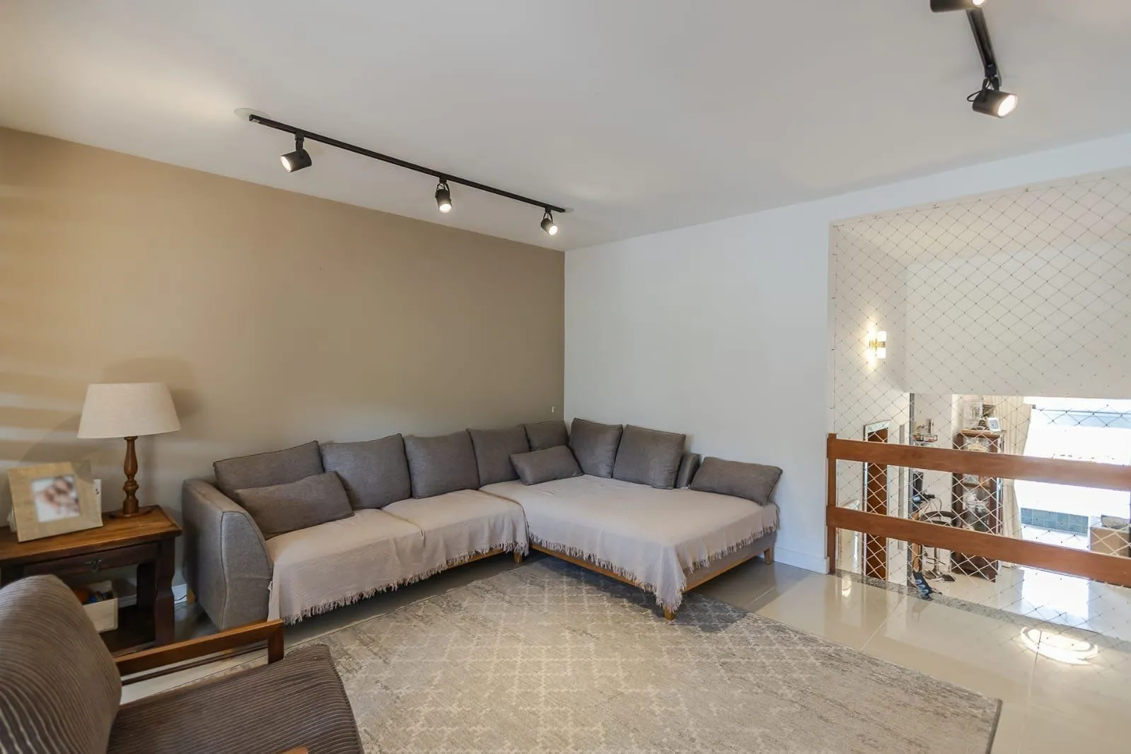 Imagem Casa em Condomínio com 3 quartos, 3 vagas e 184m² para vender por R$ 1.180.000 Rua Adriano Pereira Da Silva - Vila Nova, Porto Alegre