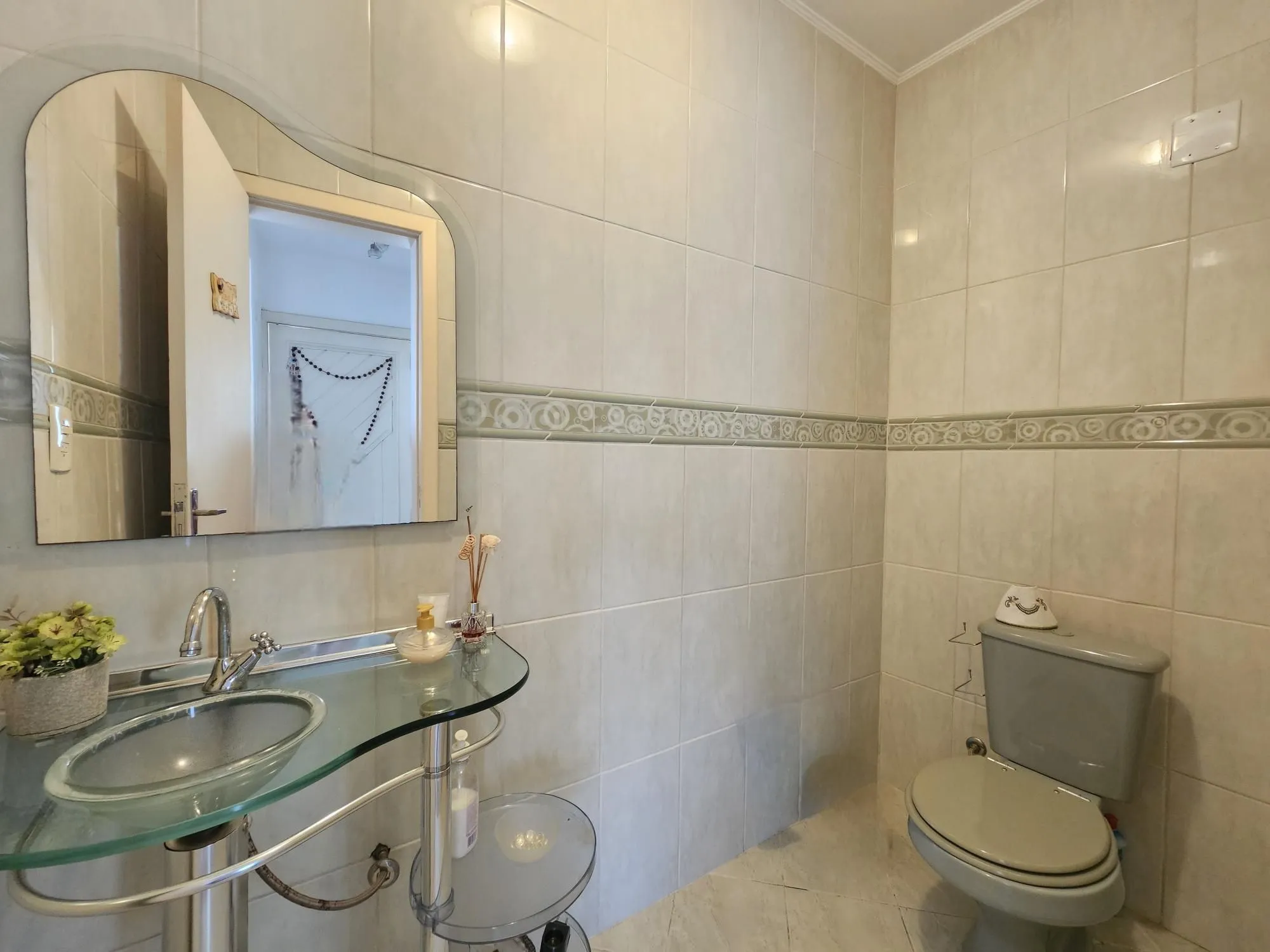 Imagem SOBRADO COM 3 SUÍTES + DORMITÓRIOS NO TÉRRREO | PISCINA | E MUITO MAIS