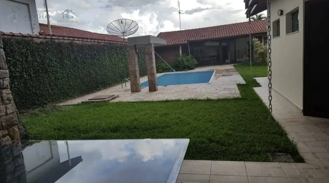 Imagem Casa Espaçosa com Piscina, Salão de Festas e Área Gourmet