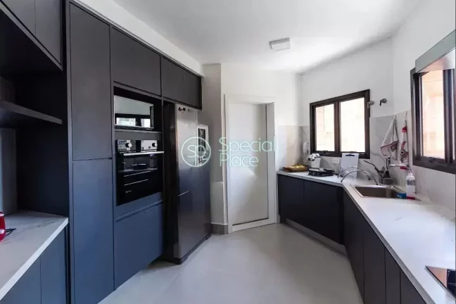 Ótima localização! Excelente planta 168 metros 4 dormitórios 3 suítes 4 banheiros 2 vagas Pisci...