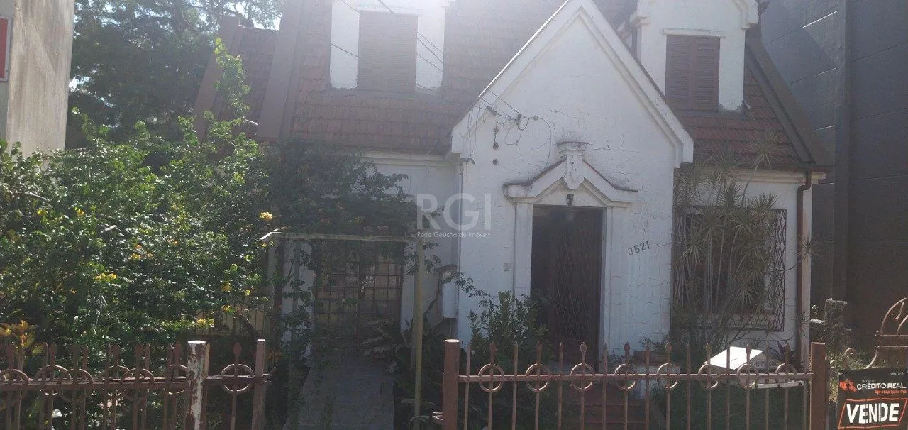Imagem Casa de 4 dormitórios na Av. Teresópolis bairro Teresópolis