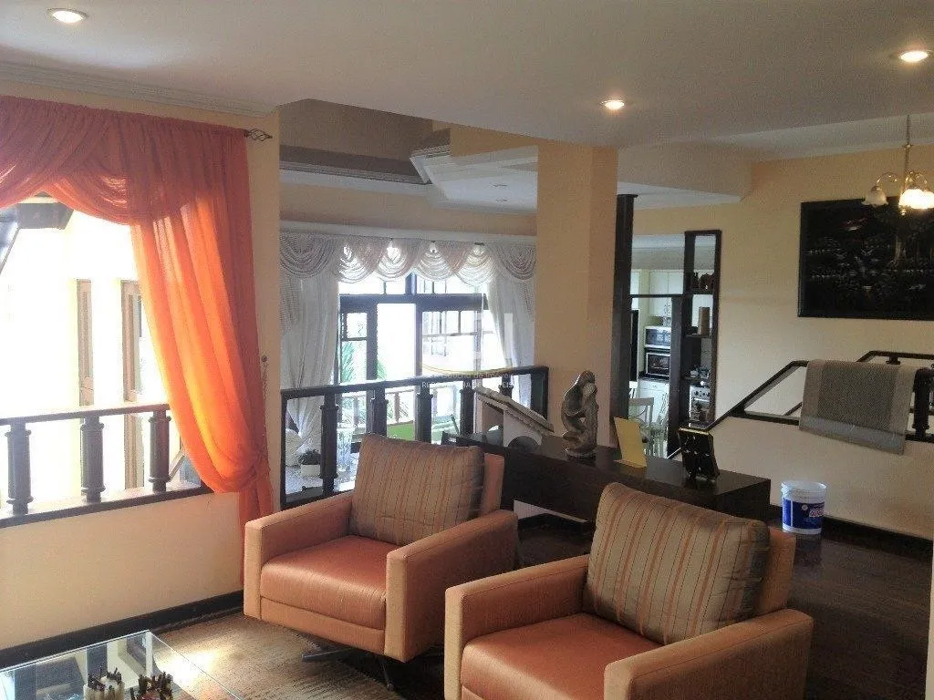 Imagem Casa Condominio para Venda - 350m², 4 dormitórios, sendo 1 suites, 2 vagas - Nonoai
