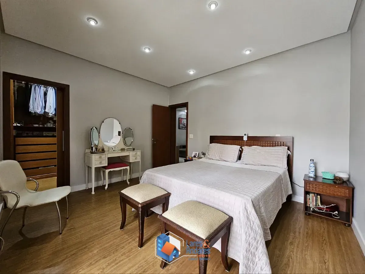 Imagem Sobrado para venda em Jardim Carlu com 4 quartos, sendo 2 suítes, 453m²