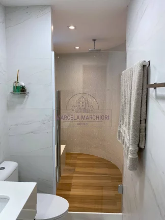 Imagem 5 quartos, 2 suítes, todo reformado na Praia da Costa