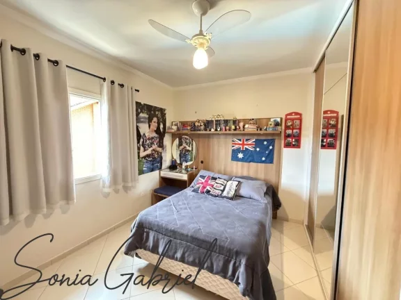 Imagem Espetacular Casa em Condomínio à Venda em Vinhedo-SP - Condomínio Marambaia - 4 Quartos, 2 Suítes, 3 Salas, 5 Banheiros, 4 Vagas de Garagem, 530,14 m².