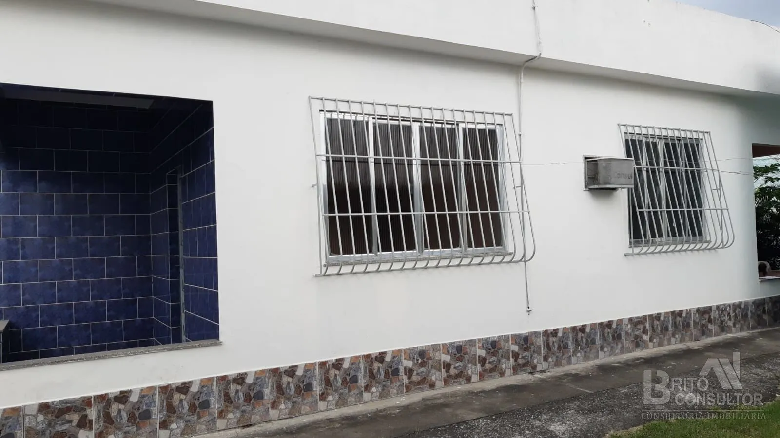 Imagem Casa com 2 Qts, Quintal, 3 Vagas ou mais, em Trindade, São Gonçalo/RJ