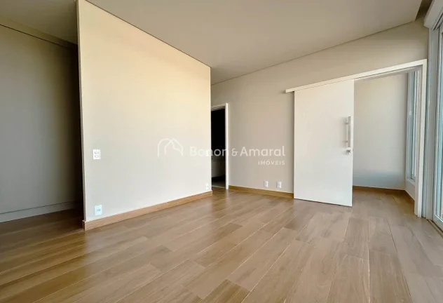 Imagem Casa de Alto Padrão com Projeto Contemporâneo e Acabamento Impecável

Esta casa de arquitetura co...