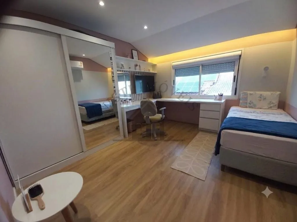 Imagem Casa 4 quartos para Venda no bairro Jardim Itu em Porto Alegre