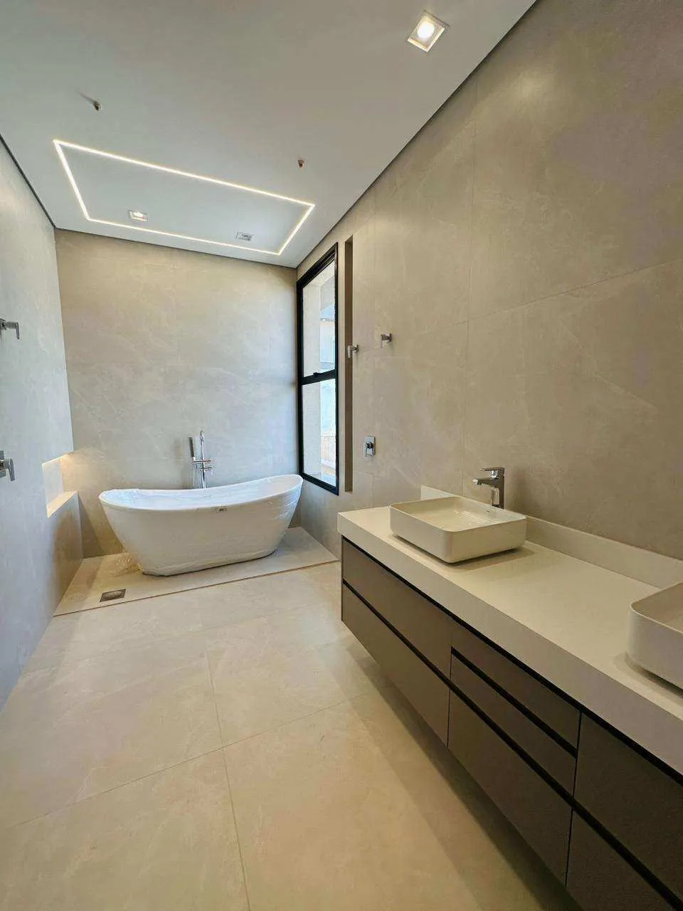 Imagem Casa à venda em Franca, Núcleo Agrícola Alpha, com 4 quartos, 304m2