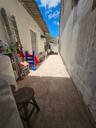 Imagem Casa à venda em Osasco-SP, bairro Santa Maria: 2 quartos, 1 banheiro, 2 vagas de garagem, 125m² de área. ¡Agende sua visita!
