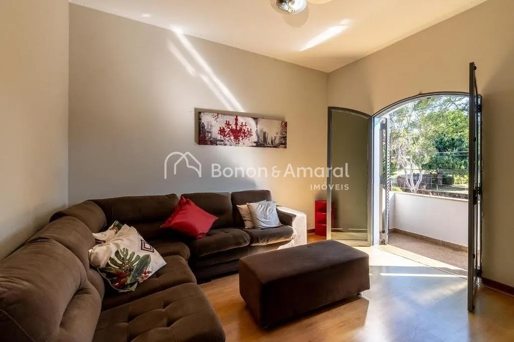 Imagem Casa com 4 Quartos e 6 banheiros à Venda
