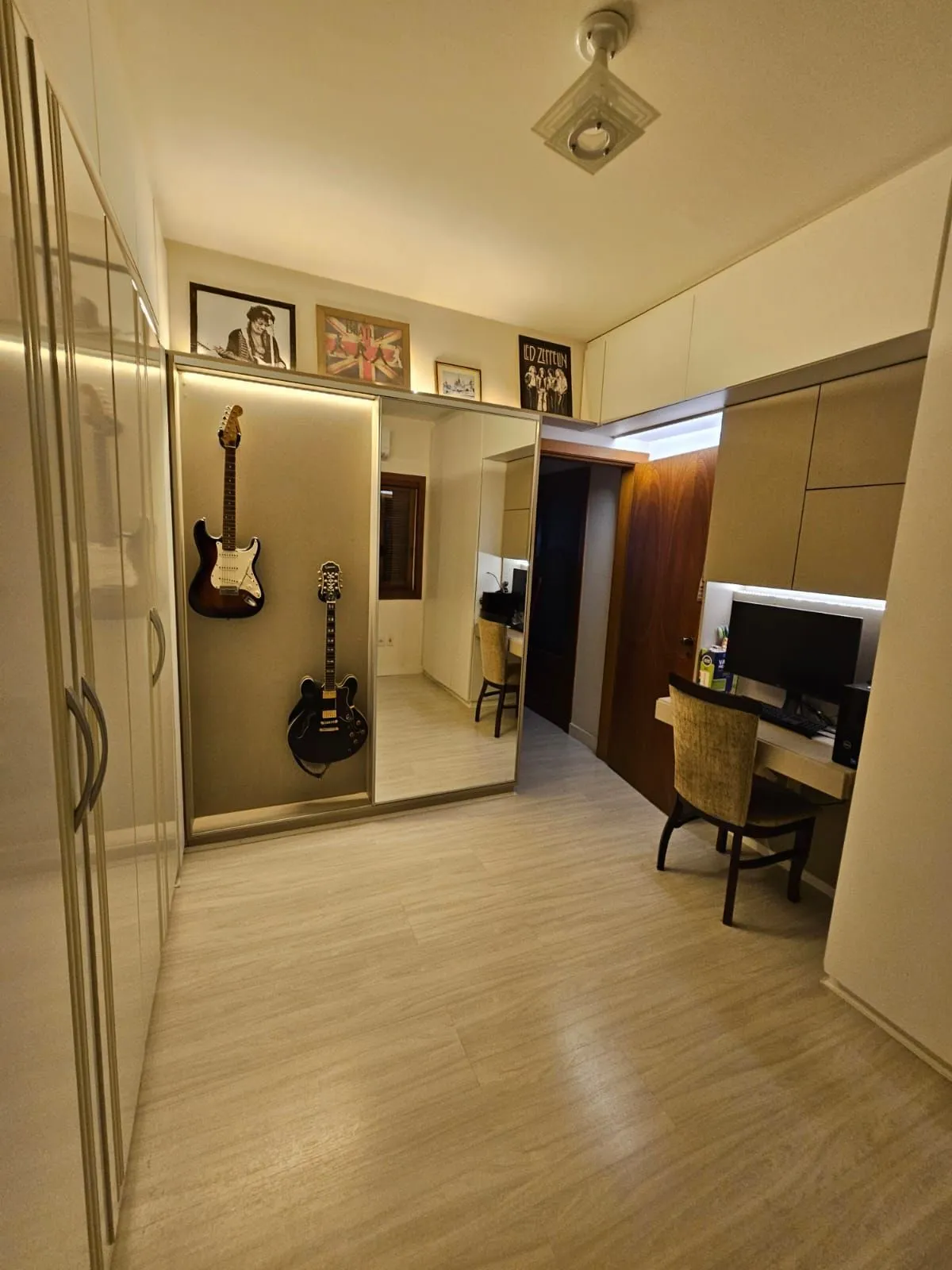 Imagem Apartamento com 02 quartos e 01 vaga no Centro Histórico de Porto Alegre