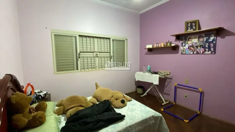 Imagem Casa à venda no bairro Vila Olímpica, Uberaba - 4 dormitórios, suíte e 4 garagens