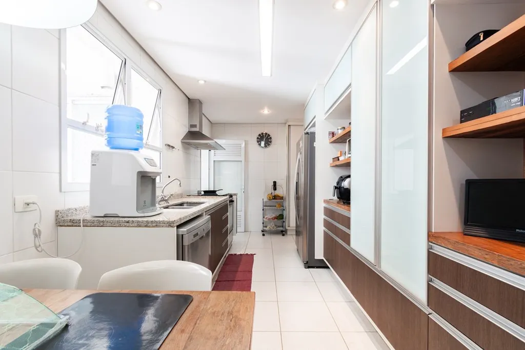 Imagem Apartamento à venda em São Paulo, Campo Belo, com 4 quartos, 216m2