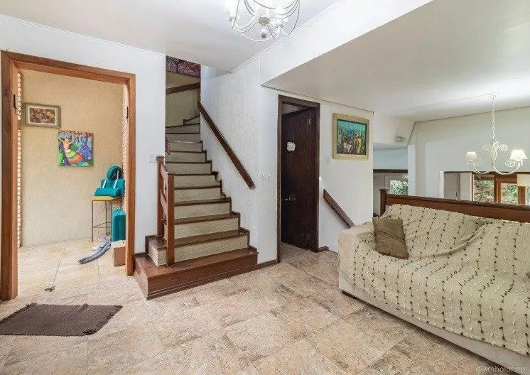 Imagem Casa de 3 dormitórios à venda em Ipanema, Porto Alegre.