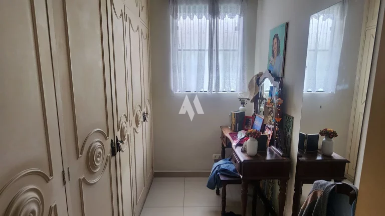 Imagem Sobrado Espetacular no Coração do Embaré – Conforto, Elegância e Localização Privilegiada