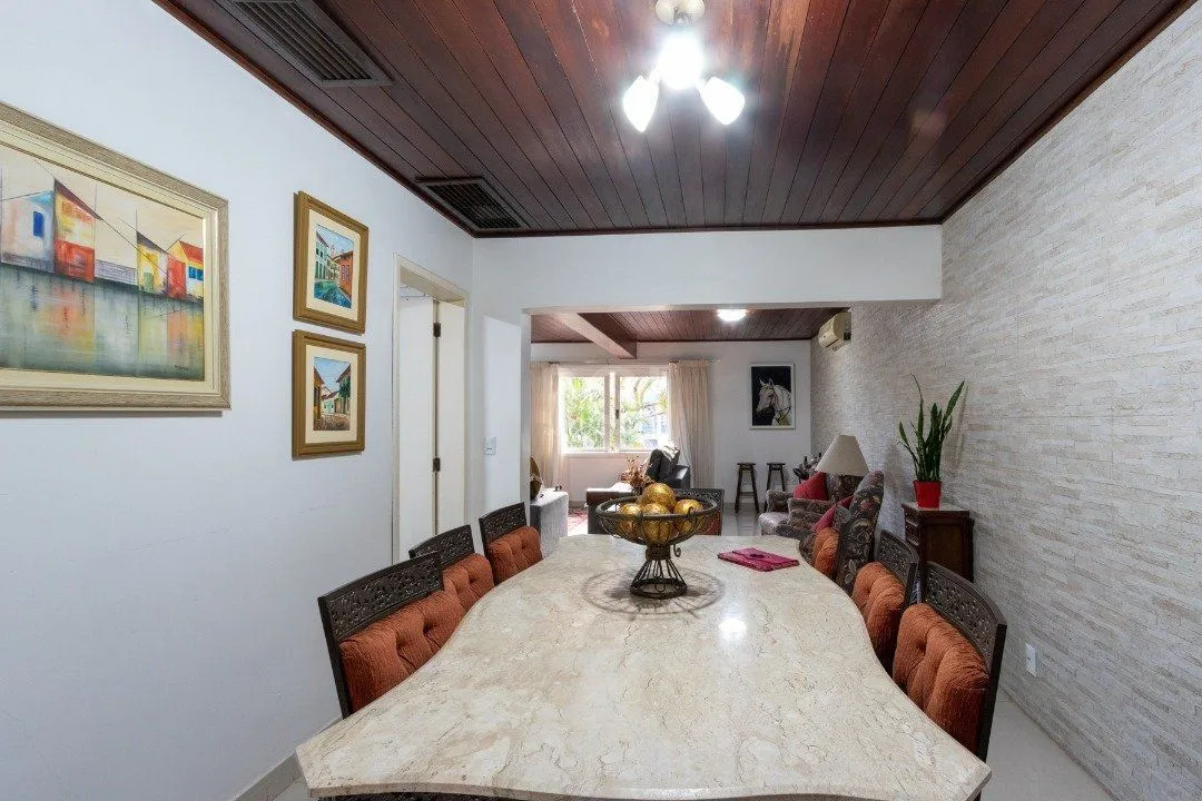 Imagem Casa para Venda - 300m², 4 dormitórios, sendo 2 suites, 4 vagas - Vila Assunção