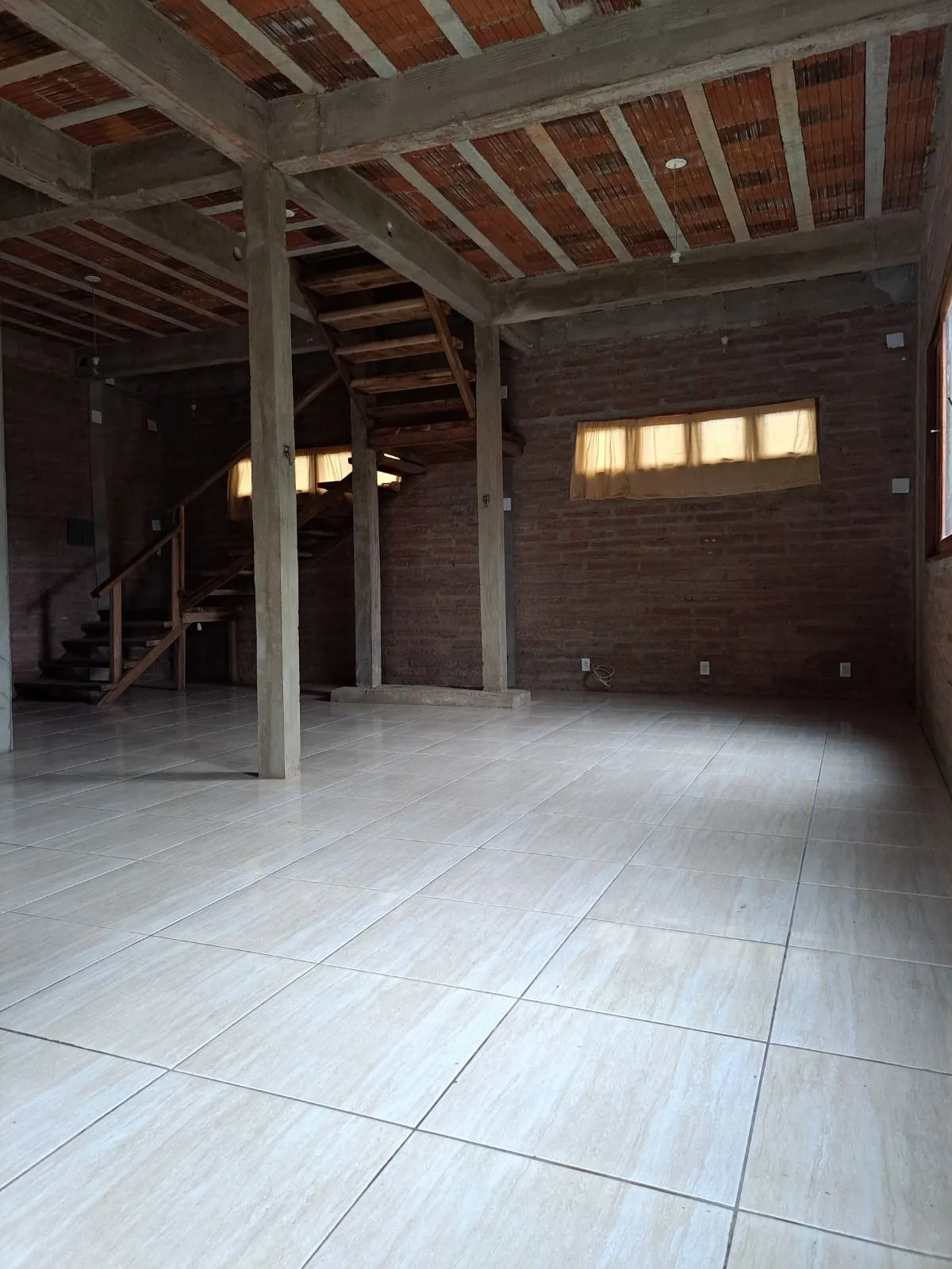 Imagem Sobrado 200m² privativos, 4 dormitórios 1 suíte e 2 vagas cobertas - Gravataí