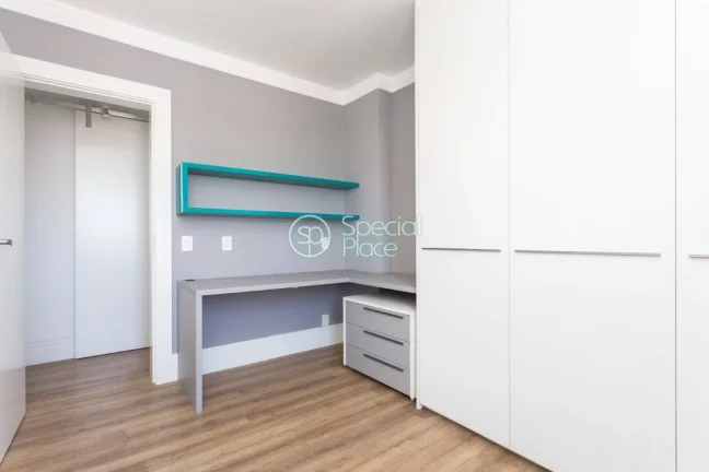 Imagem Cobertura toda reformado, possui uma suíte master com closet, living para dois ambientes, cozinha p...