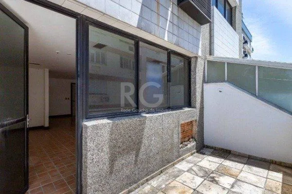 Imagem Sala comercial na Av Carlos Gomes com sacada DESOCUPADA