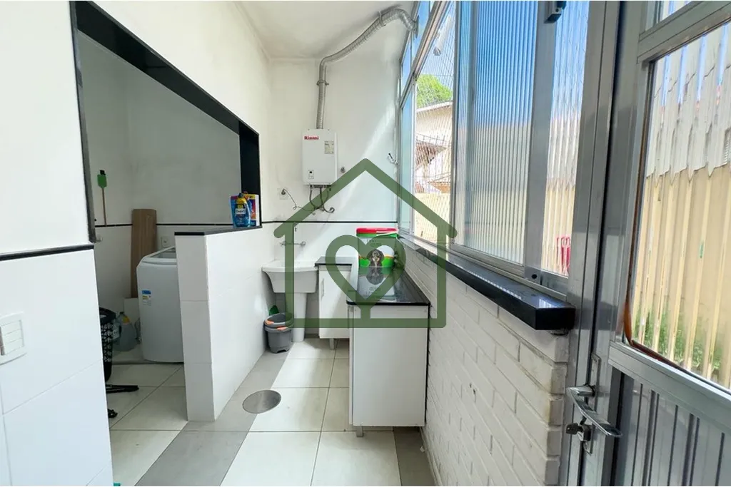 Imagem Apartamento com 2 pátios grandes em Petrópolis 
 
Este apartamento reformado fica no coração do ...