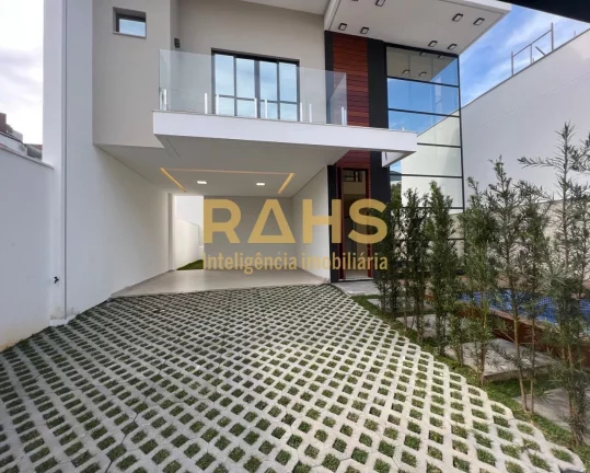 Casa com arquitetura moderna no Bairro América. Área construída de 204m² Possui 3 suítes amplas...