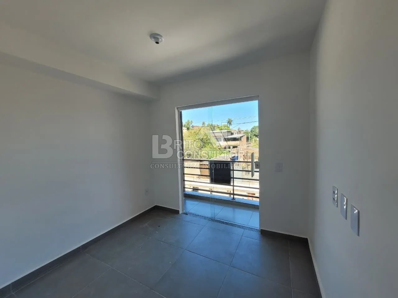 Imagem Vendo Apartamento com 2 Quartos, Varanda e Vaga em Laranjal, São Gonçalo/RJ