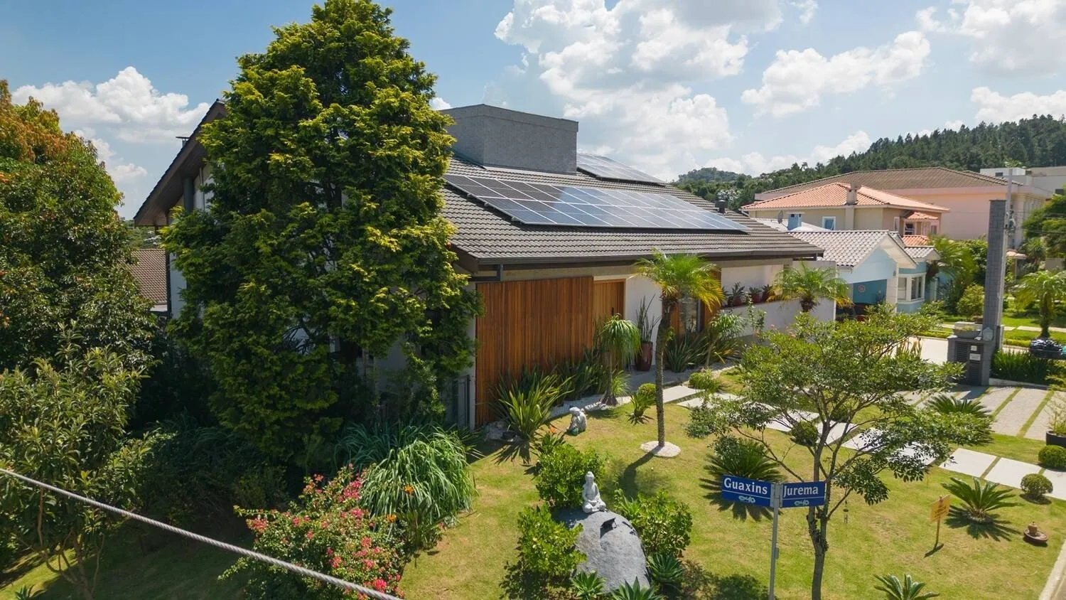 Imagem Casa de Luxo Modernizada em Alphaville ? Privacidade, Conforto e Sustentabilidade