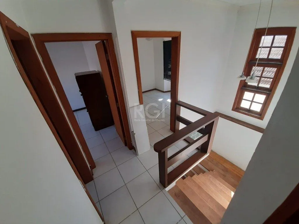 Imagem Casa para Venda - 122m², 5 dormitórios, sendo 2 suites, 2 vagas - Teresópolis