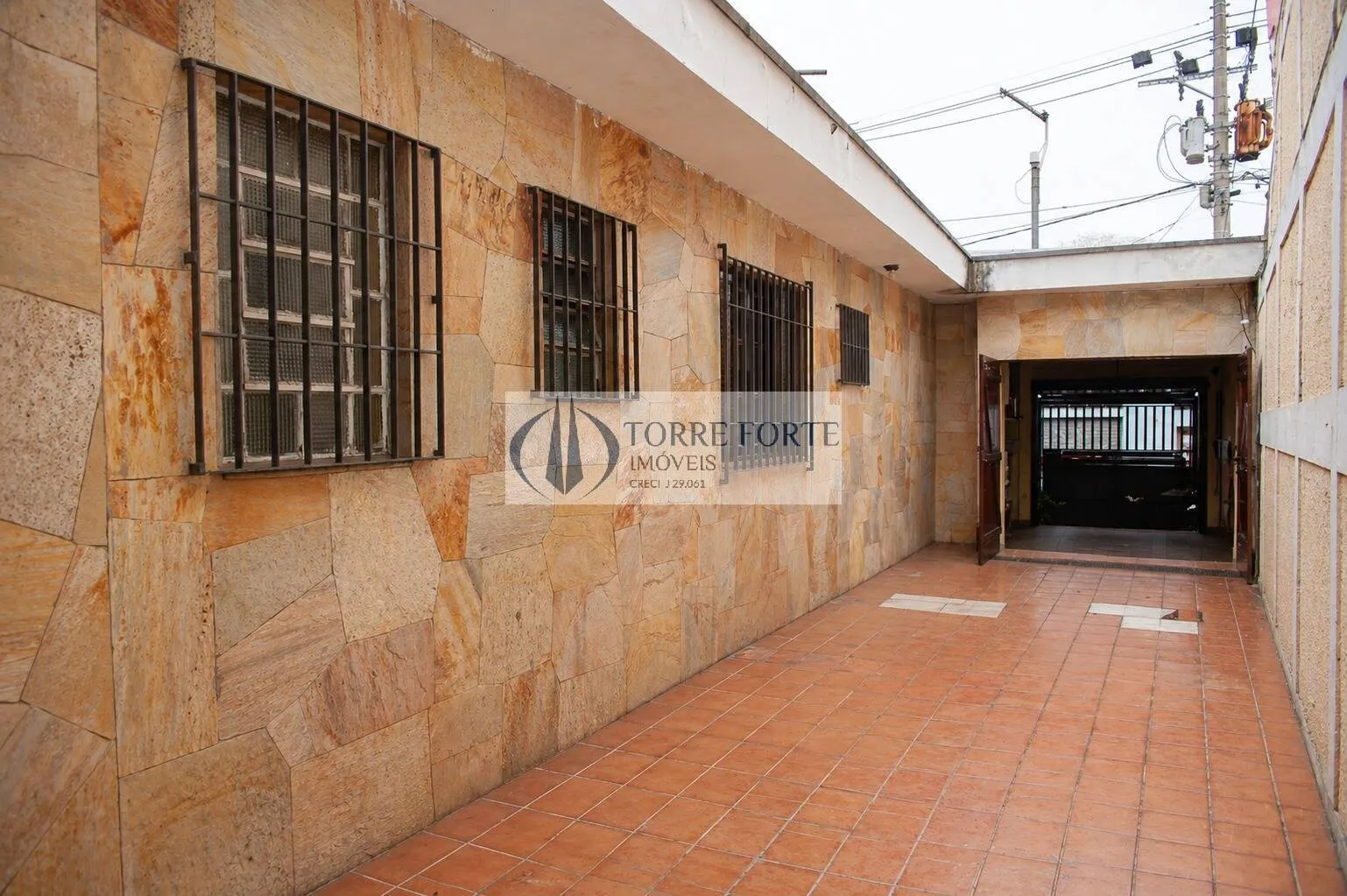 Imagem Ótima casa 170 m² 4 dorms. 1 suíte, 1 vaga de garagem, quintal, Vila Miriam