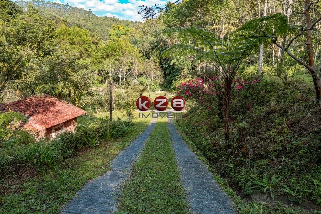 Imagem Imperdível! Casa à venda em Juquitiba-SP, bairro São Lourenço da Serra: 3 quartos, 3 salas, 5 banheiros, 50 vagas de garagem, 250m².