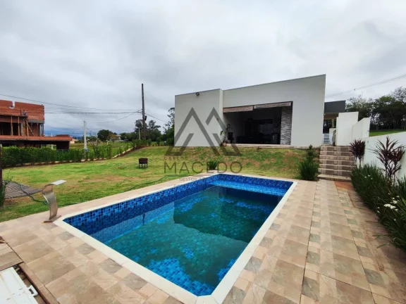Imagem Casa térrea com 3 dormitórios, sendo 1 suíte Imóvel com terreno amplo, de 510m² na esquina Ampl...