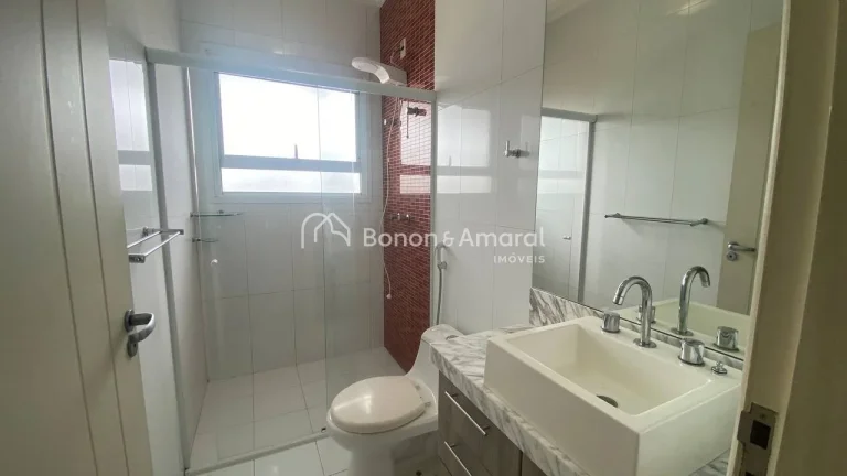 Imagem 3 suítes, sendo 2 suítes no térreo. A suíte principal possui closet, oferecendo mais conforto e ...