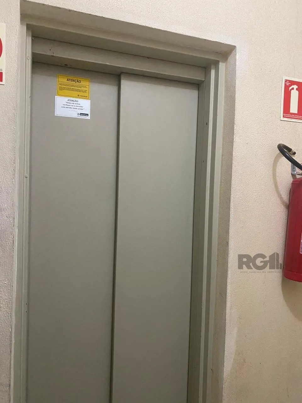Imagem Vende-se apartamento impecável de 2 dormitórios